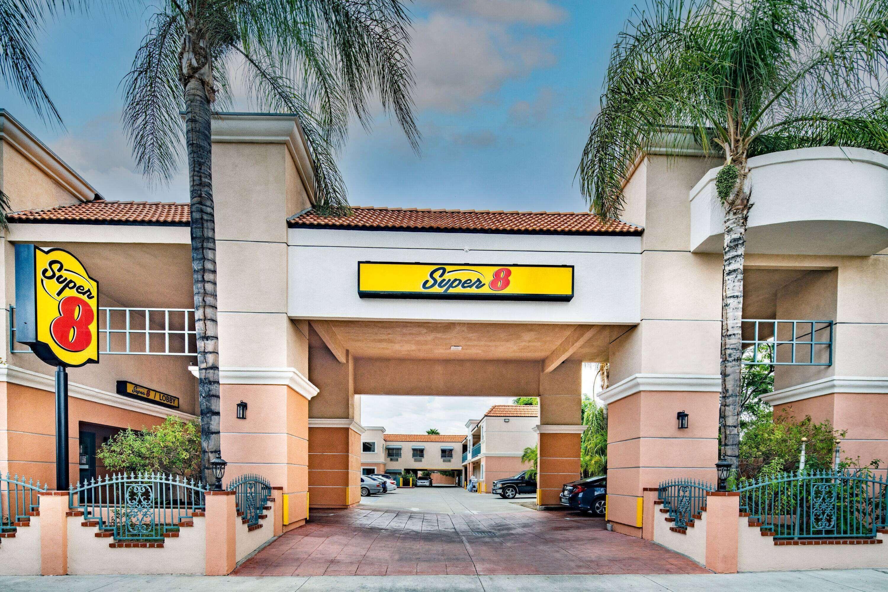 Super 8 By Wyndham North Hollywood — Photos 3